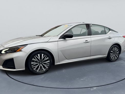 Used 2024 Nissan Altima 2.5 SV image 9