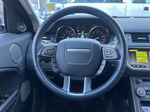 Used 2018 Land Rover Range Rover Evoque SE Premium image 22