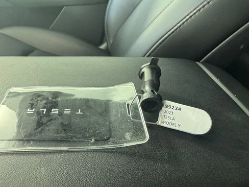 Used 2023 Tesla Model Y Performance AWD/4WD image 2