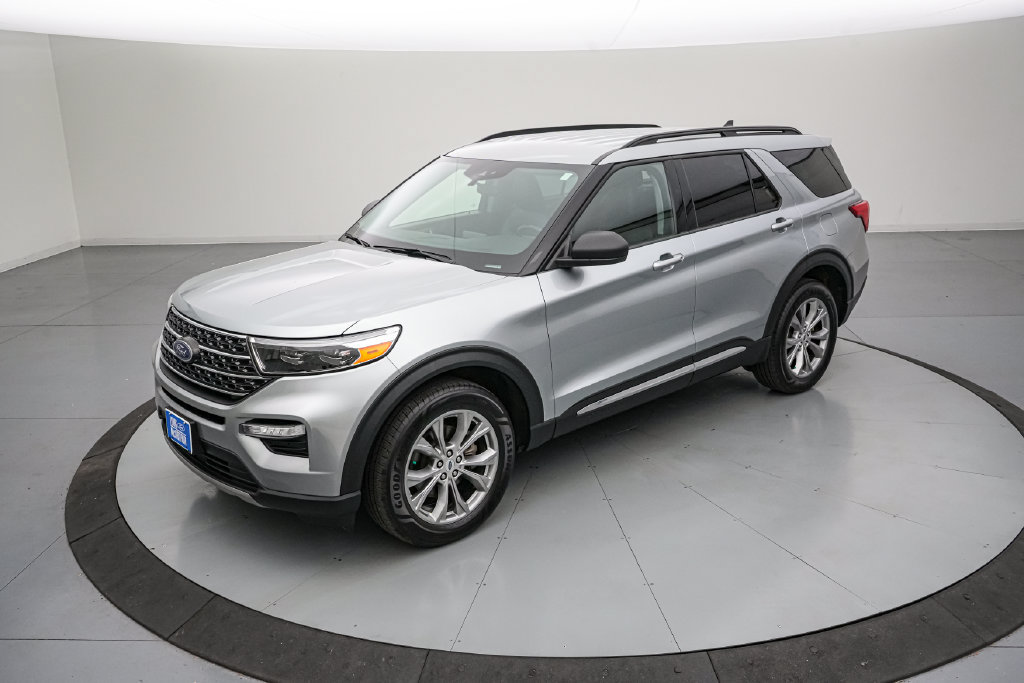 Certified 2023 Ford Explorer XLT w/ Equipment Group 202A AWD/4WD image 8