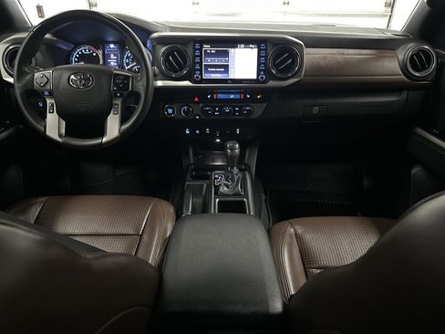 Used 2022 Toyota Tacoma Limited image 21