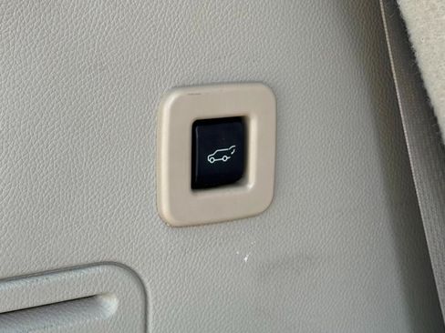 Used 2011 Lincoln Navigator 2WD w/ Monochrome Appearance Pkg image 23