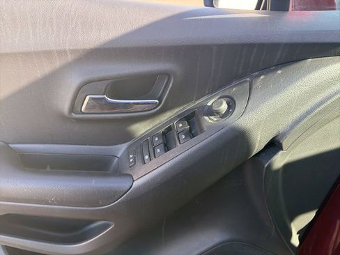Used 2021 Chevrolet Trax LT AWD/4WD image 21