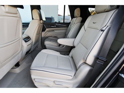 Used 2023 Cadillac Escalade Premium Luxury image 6