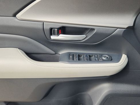Used 2024 Toyota Grand Highlander XLE image 26