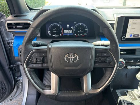 Used 2025 Toyota Tacoma TRD Off-Road AWD/4WD image 23