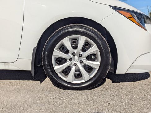 Used 2025 Toyota Corolla LE image 12