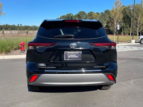 Used 2024 Toyota Highlander Platinum image 32