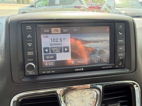 Used 2011 Chrysler Town & Country Limited FWD image 12