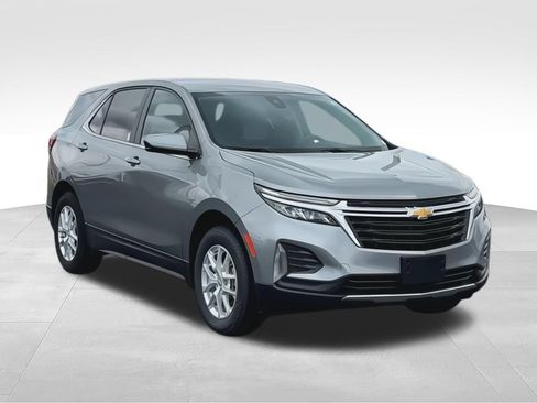 Used 2024 Chevrolet Equinox LT AWD/4WD image 2