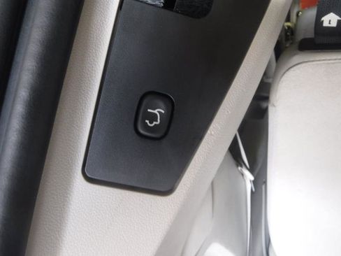 Used 2011 Chrysler Town & Country Touring-L w/ Trailer Tow Group FWD image 38