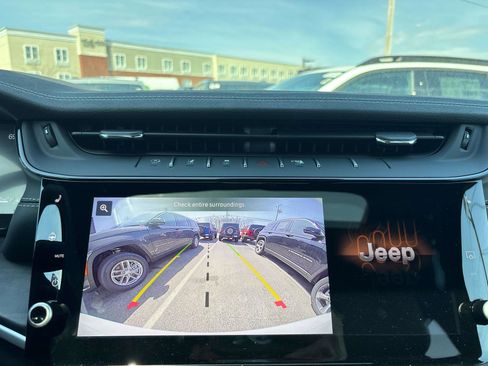 New 2026 Jeep Grand Cherokee Limited AWD/4WD image 12