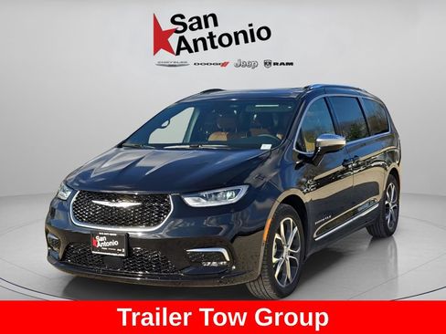 New 2026 Chrysler Pacifica Pinnacle w/ Trailer Tow Group image 4