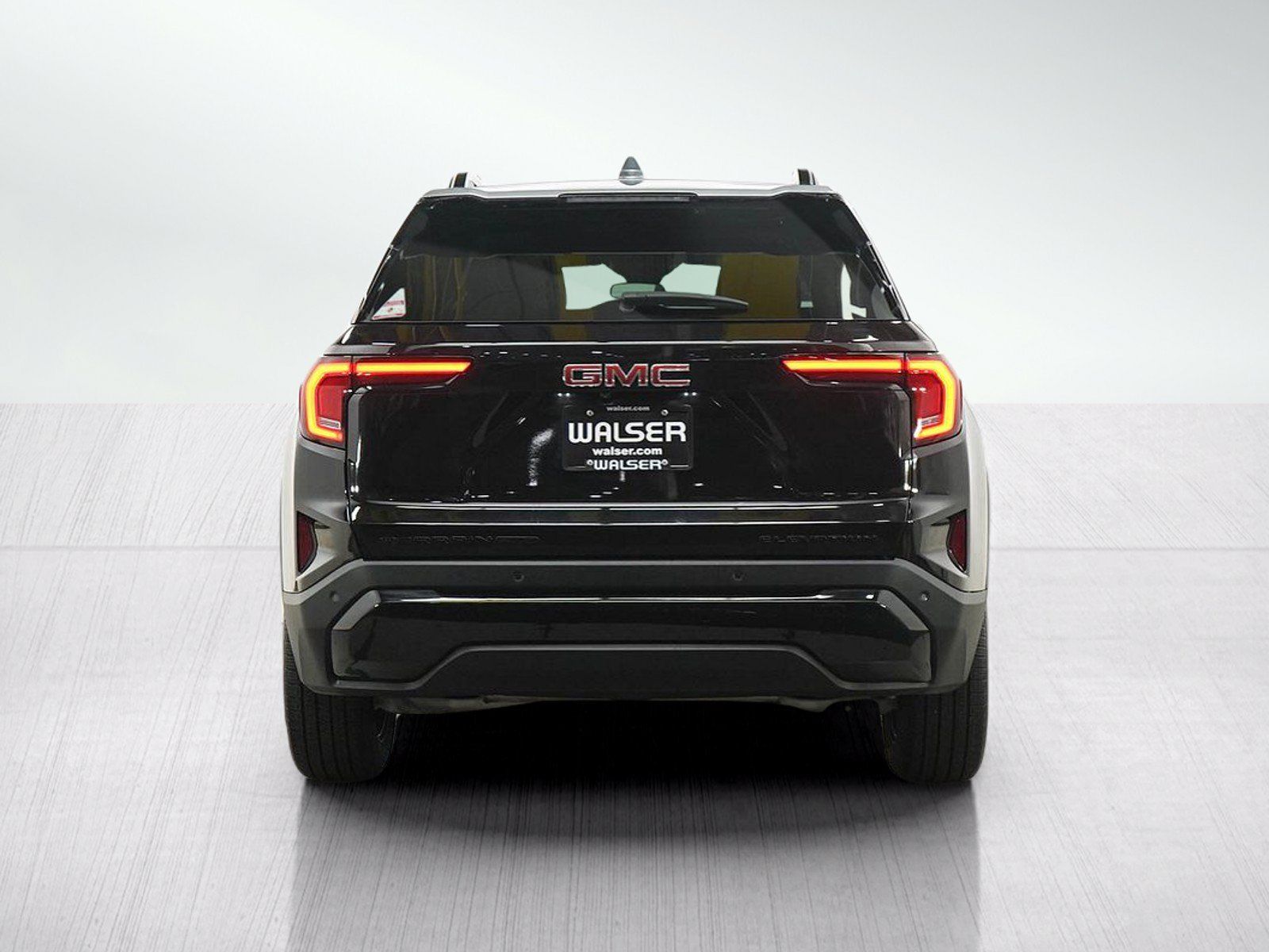 Used 2025 GMC Terrain Elevation w/ Elevation Premium Package AWD/4WD image 4