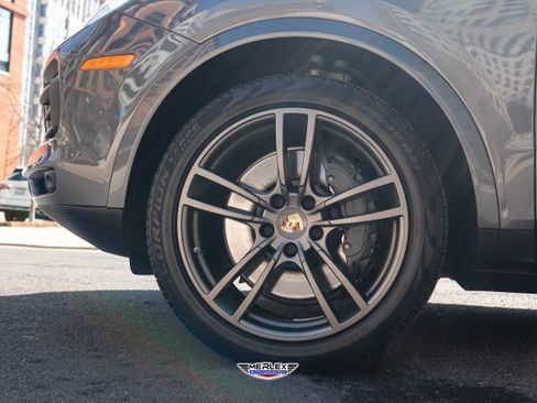 Used 2019 Porsche Cayenne S w/ Premium Plus Package image 10
