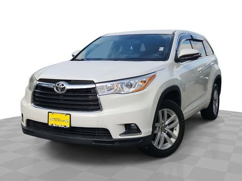 Used 2016 Toyota Highlander LE image 1