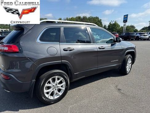 Used 2015 Jeep Cherokee Latitude w/ Comfort/Convenience Group AWD/4WD image 3