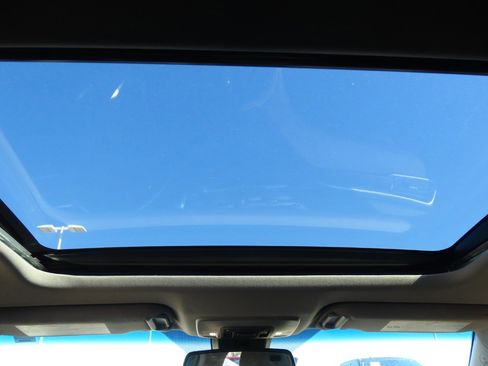 Used 2018 Toyota Camry XLE image 18