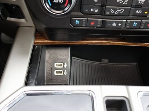 Used 2019 Ford F150 Lariat w/ Equipment Group 502A Luxury image 11