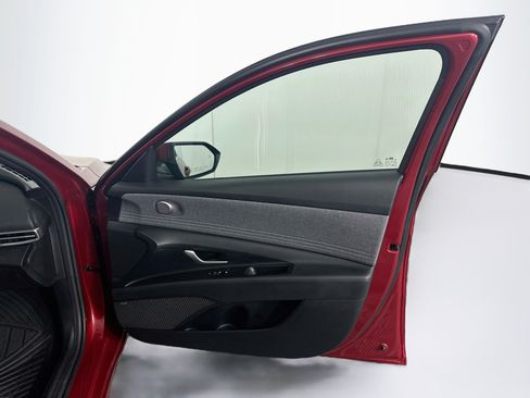 Used 2023 Hyundai Elantra Limited FWD image 32