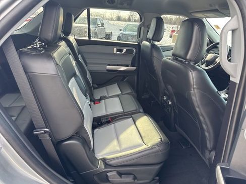 Used 2022 Ford Explorer XLT w/ Equipment Group 202A image 14
