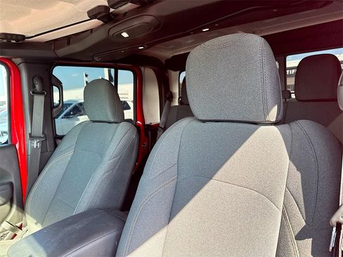 Used 2025 Jeep Gladiator Nighthawk image 11