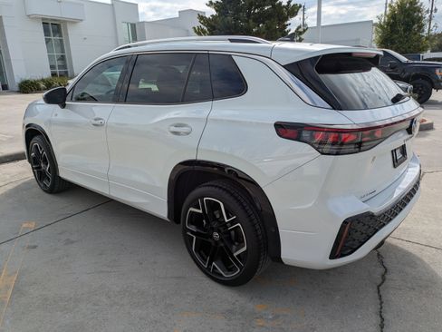 New 2026 Volkswagen Tiguan SEL R-Line image 6