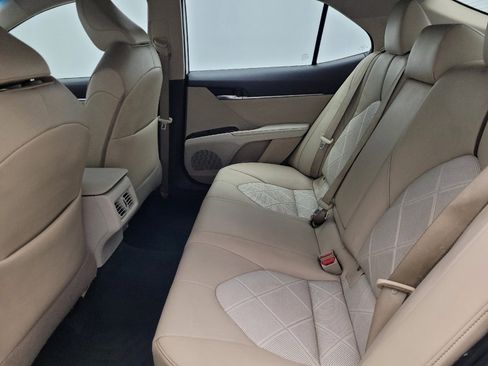 Used 2019 Toyota Camry XLE image 18