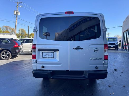 Used 2019 Nissan NV 3500 S image 4