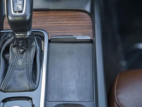 Used 2021 Volvo XC60 T5 Momentum w/ Advanced Package image 25