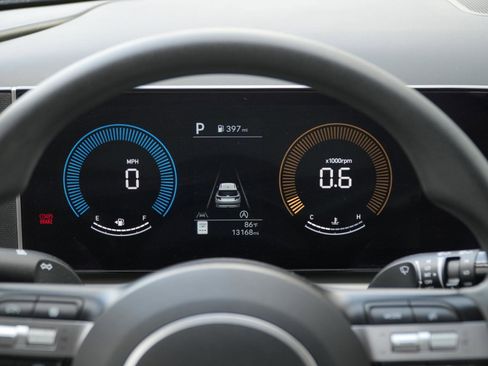 Used 2025 Hyundai Tucson SE image 23