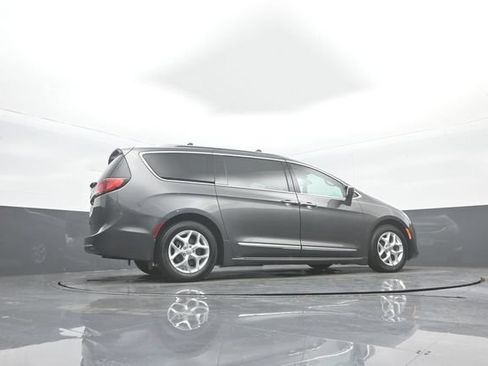 Used 2018 Chrysler Pacifica Touring-L Plus w/ Tire & Wheel Group FWD image 37