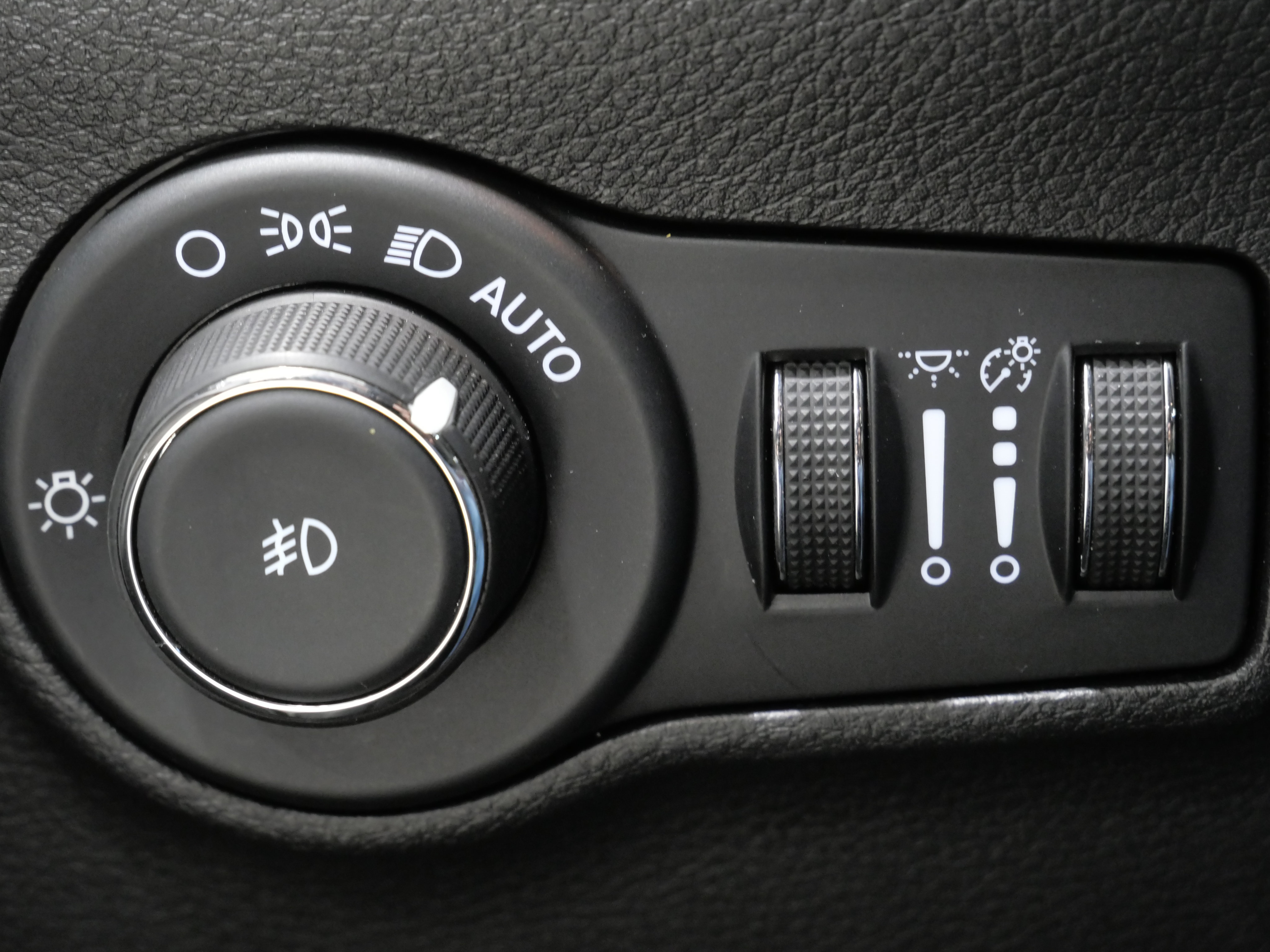 Used 2025 Jeep Compass Limited AWD/4WD image 14