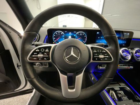Used 2020 Mercedes-Benz GLB 250 image 15