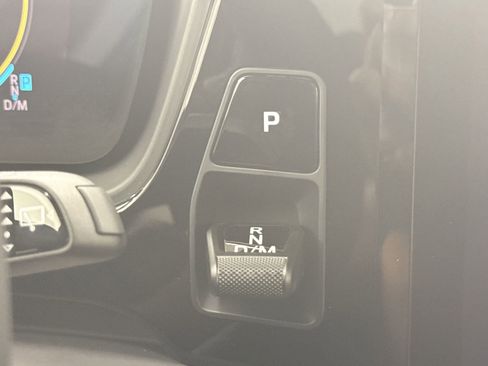 Used 2025 Porsche Cayenne image 25