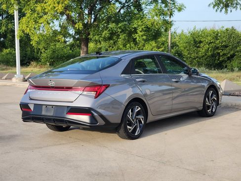 Used 2024 Hyundai Elantra Limited FWD image 5
