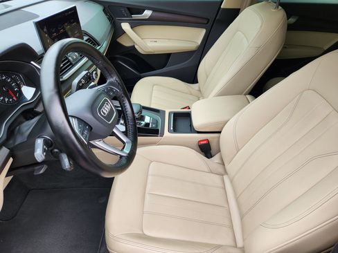 Used 2021 Audi Q5 Premium w/ Convenience Package image 8