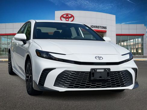 Used 2026 Toyota Camry SE AWD/4WD image 1