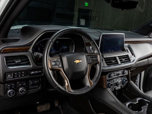 Used 2023 Chevrolet Suburban High Country image 17