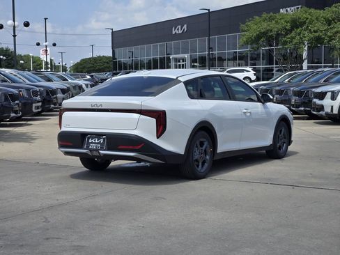 New 2026 Kia K4 FWD image 4