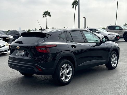 Used 2024 Chevrolet Trax LS w/ LS Convenience Package FWD image 5