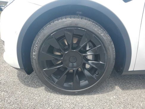 Used 2022 Tesla Model Y Long Range AWD/4WD image 10
