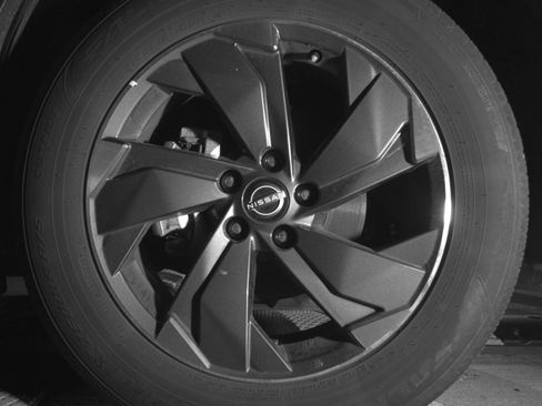Used 2025 Nissan Rogue SV FWD image 15
