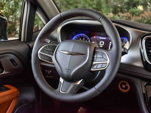 New 2026 Chrysler Pacifica Pinnacle w/ Trailer Tow Group image 15