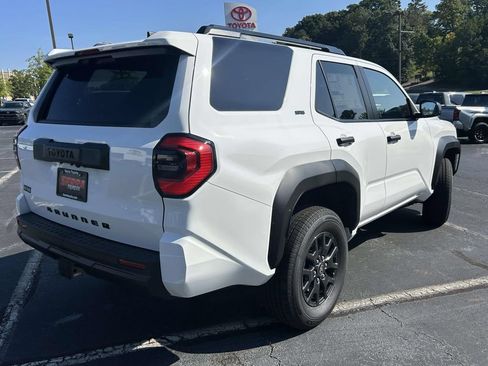 New 2026 Toyota 4Runner SR5 AWD/4WD image 3