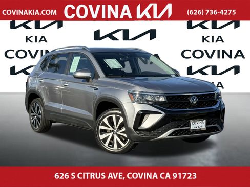 Used 2023 Volkswagen Taos SE image 1