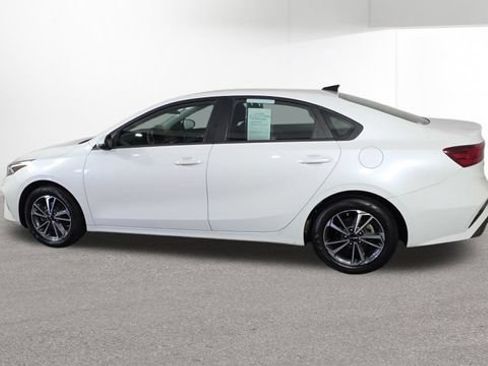 Used 2024 Kia Forte LXS w/ LXS Technology Package FWD image 6
