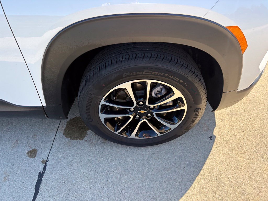 Used 2024 Chevrolet TrailBlazer LT w/ LT Cold Weather Package AWD/4WD image 46