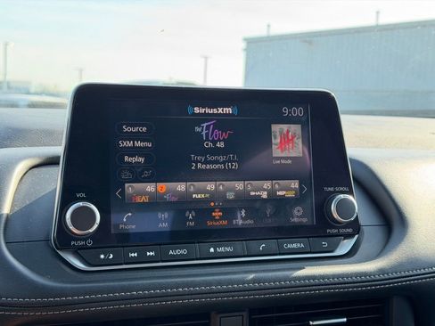 Used 2024 Nissan Rogue SV w/ SV Premium Package image 22