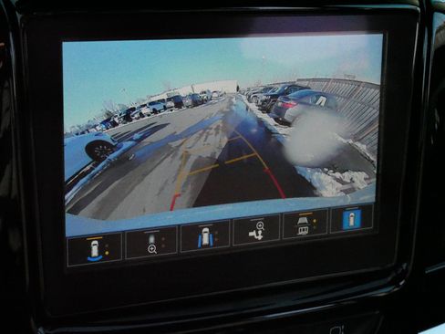 Used 2023 Chevrolet Traverse LT w/ Midnight/Sport Edition image 29